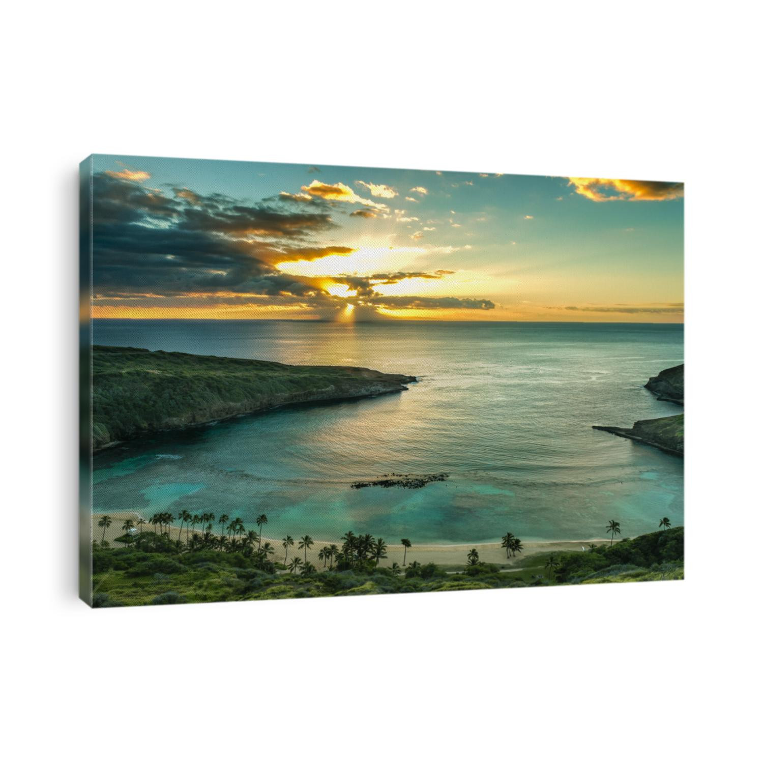 Sunrise over Hanauma Bay on Oahu, Hawaii