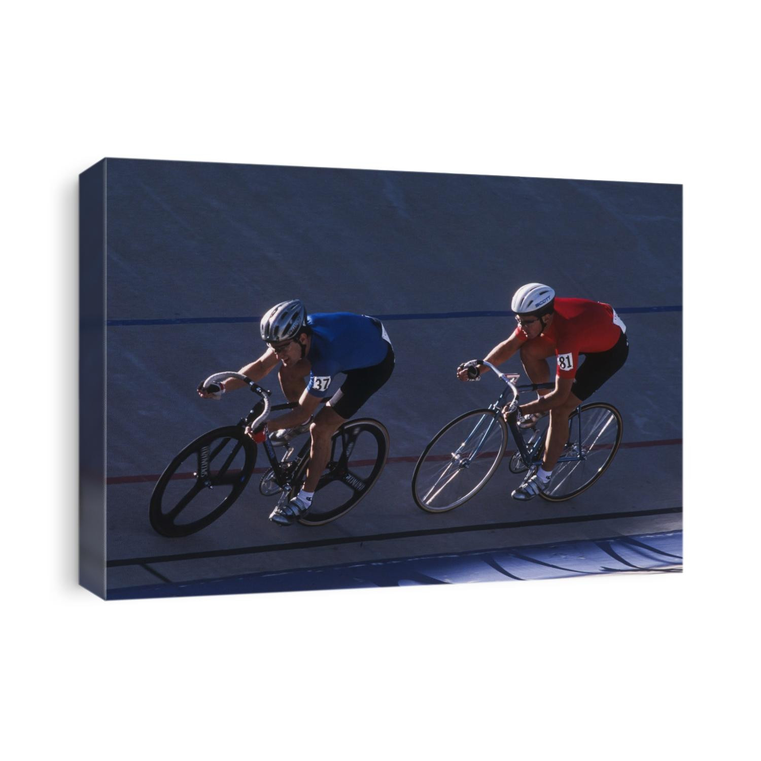 Male cyclists competing on the veledrome.