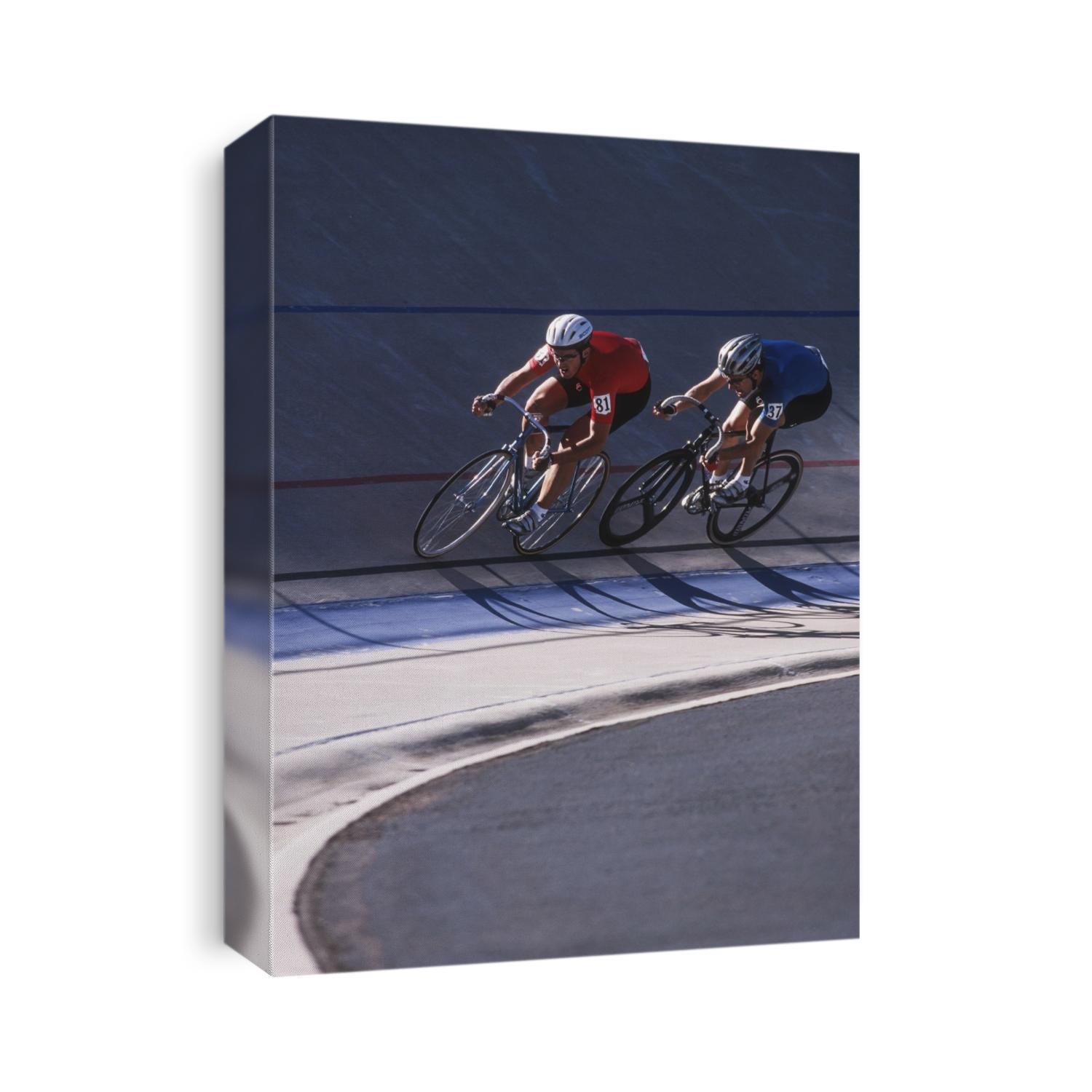 Male cyclists competing on the veledrome.