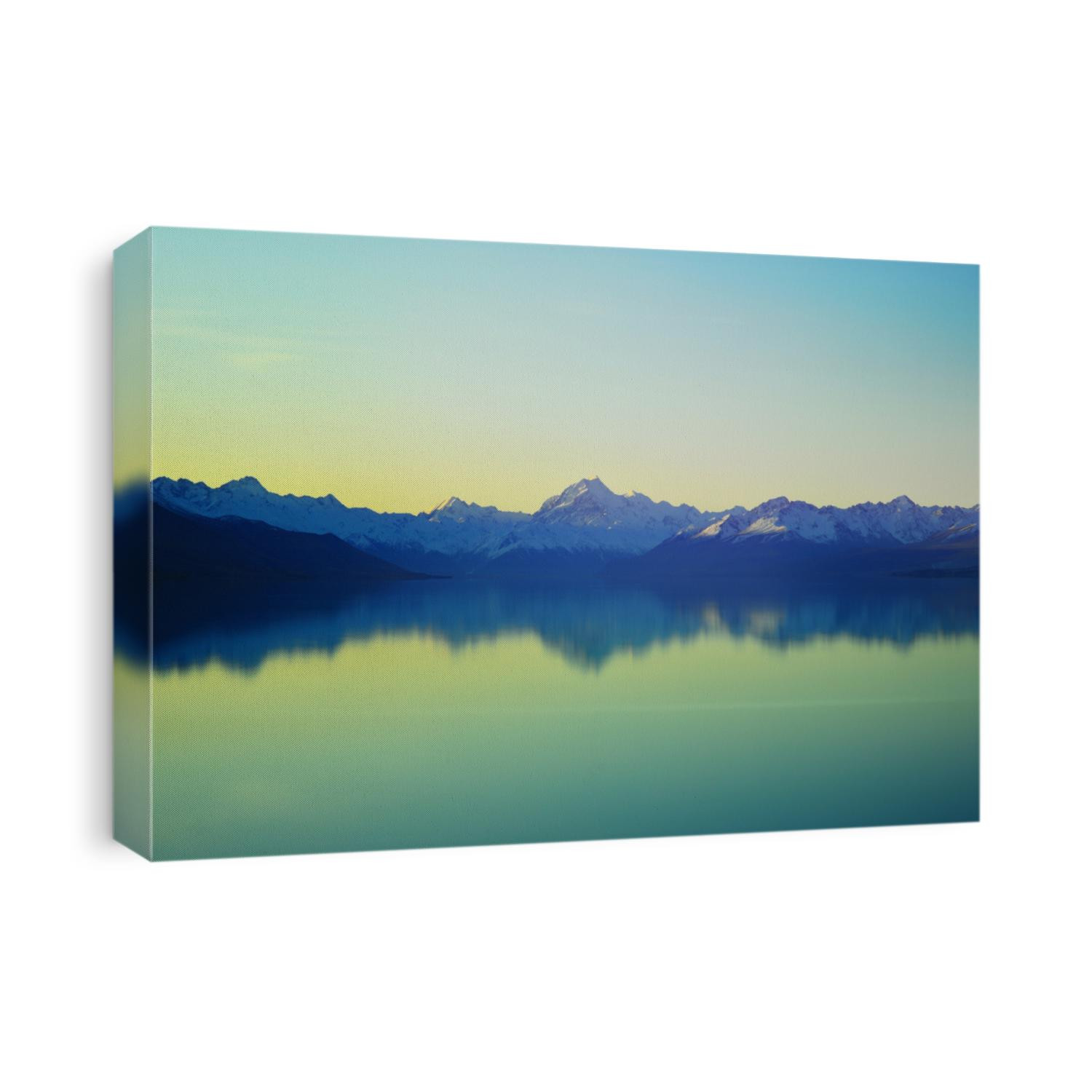 Long exposure shot in the evening at Lake Pukaki. 