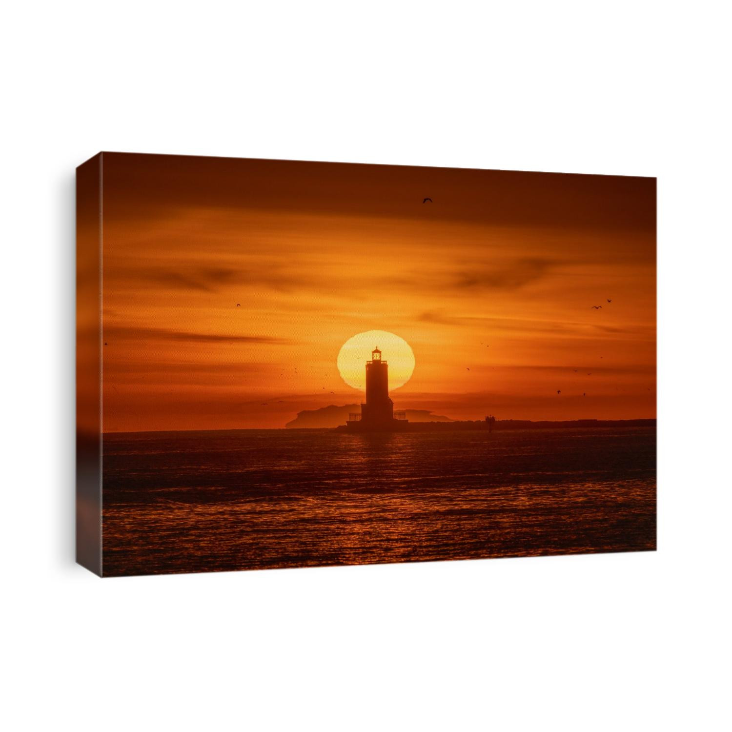 Sun aligned at the lighthouse during 2019 Summer Solstice